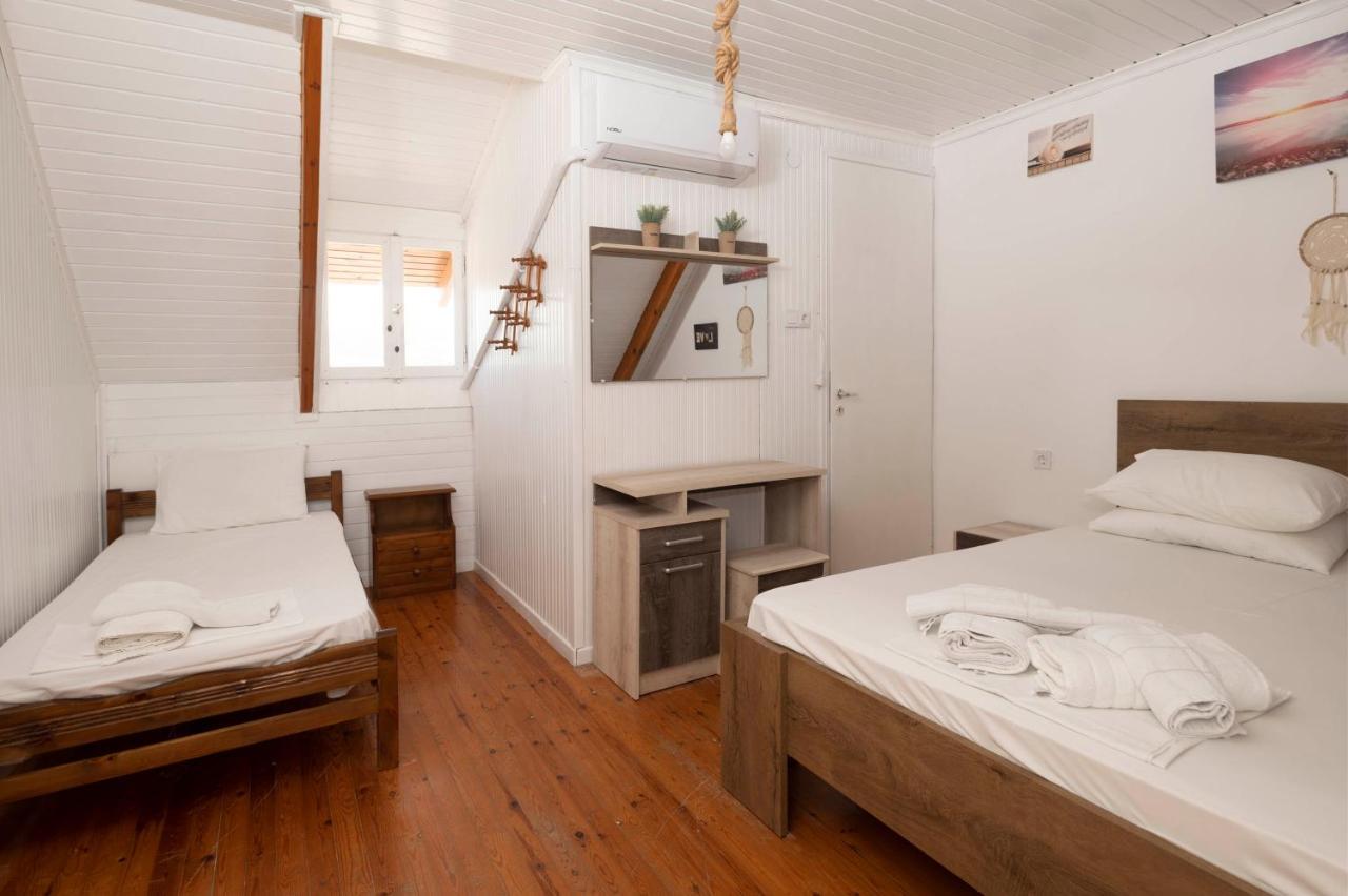 Ferienwohnung Giorgos House Attic Gialova Exterior foto