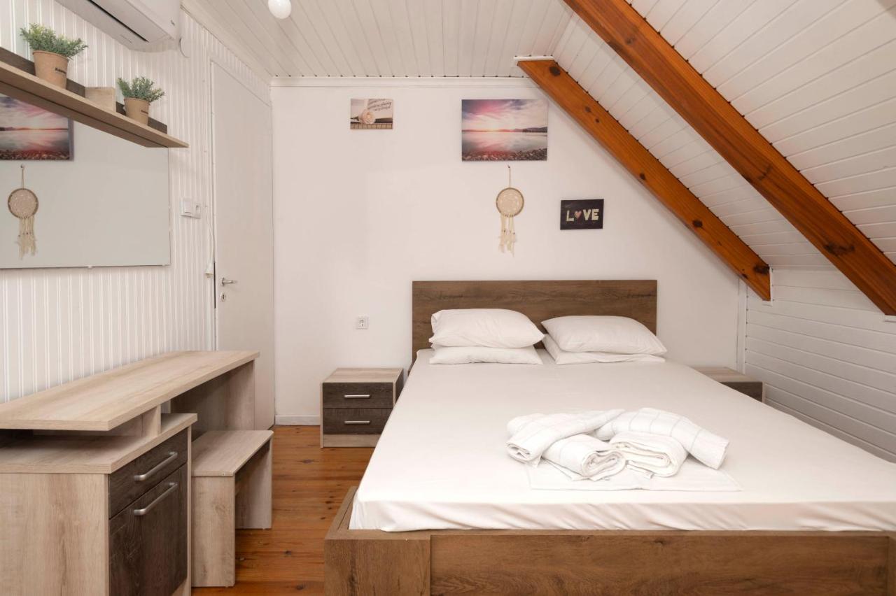 Ferienwohnung Giorgos House Attic Gialova Exterior foto
